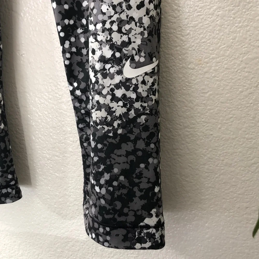 Nike Pro Spotted Cropped Workout Leggings